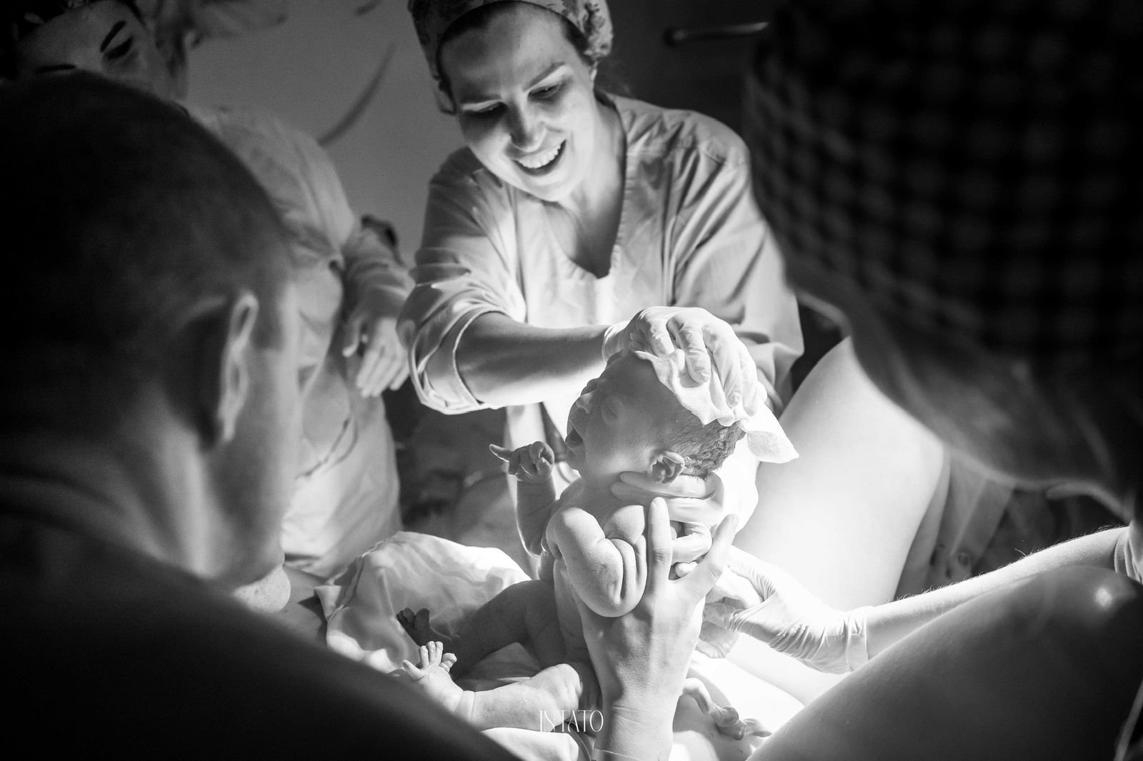 Dra. Cláudia Ferri — Pediatra e Neonatologista